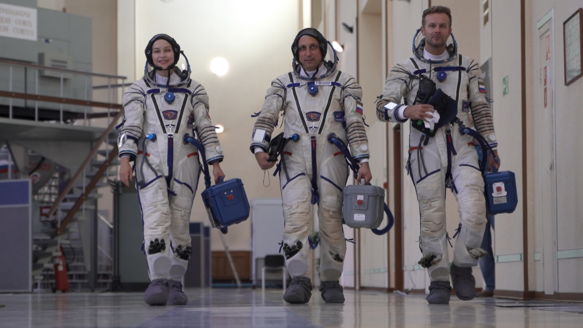 Êkíp The Challenge của Nga kết thúc 12 ngày quay phim ngoài không gian và trở về Trái đất