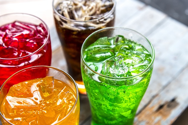 Soda và đồ uống có đường (kể cả nước trái cây)