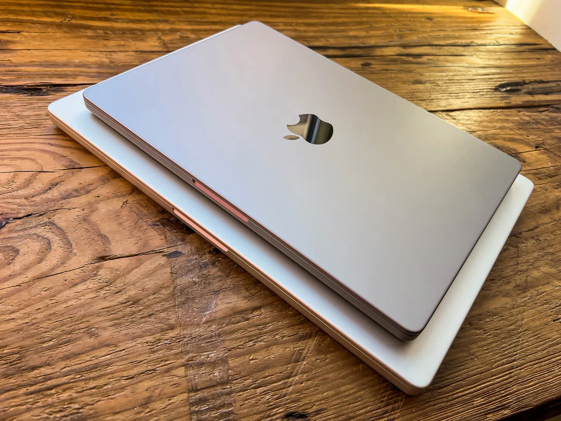 MacBook Pro với hai phiên bản 14 inch và 16 inch